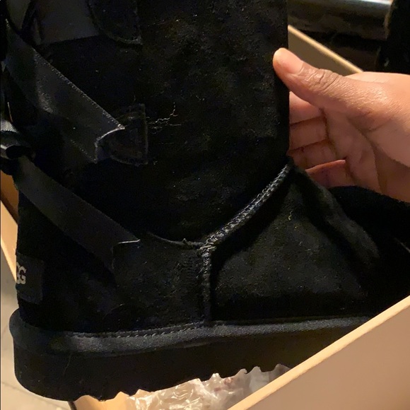 UGGS - Picture 3 of 3